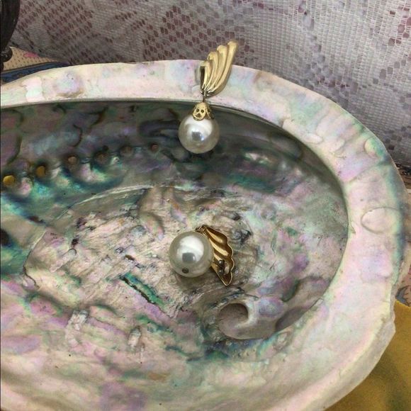 Vintage Dangle Stud Earrings Pearls & Gold Winged Accent BEAUTIFUL! - Picture 8 of 13